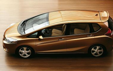 Honda Fit Shuttle 2011: компактный гибрид для города