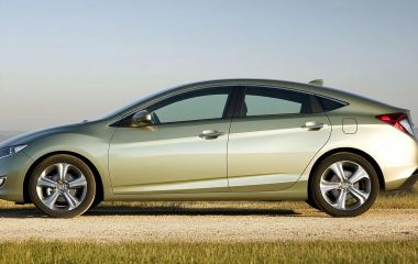 Honda Insight 1.3 Hybrid 2009 - Экономичный и надежный гибрид