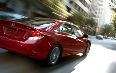 Honda Civic 2010: Седан с высоким уровнем надежности